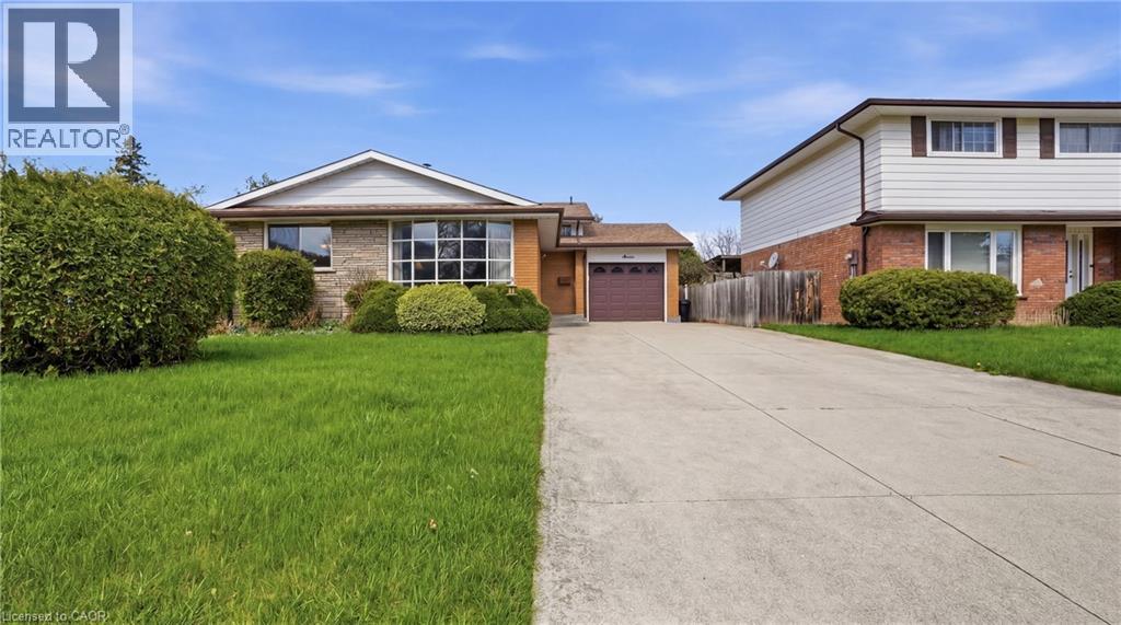 7 VANDERWOOD Court, Stoney Creek, Ontario, L8G2Y5 — Photo 2