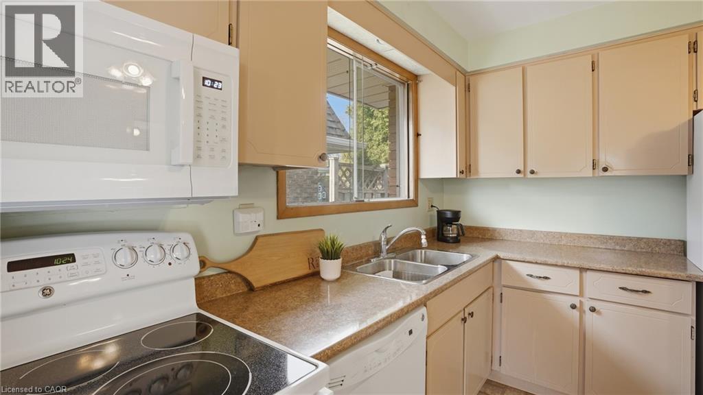 7 VANDERWOOD Court, Stoney Creek, Ontario, L8G2Y5 — Photo 9