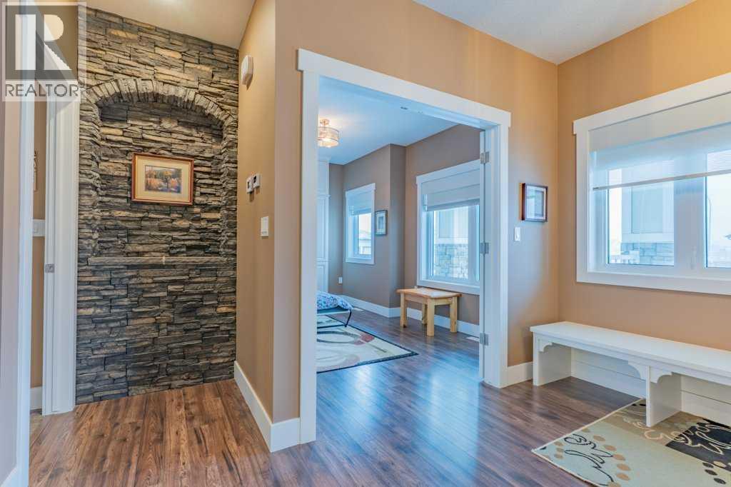 208 Westview Crescent W — photo 3