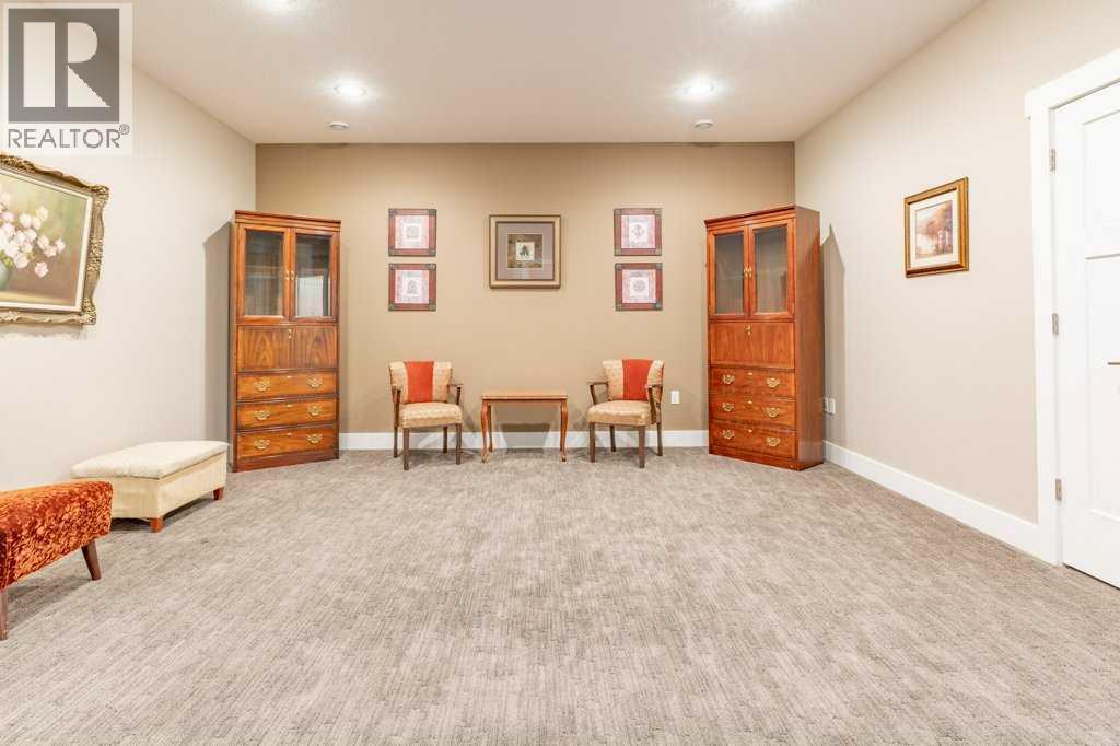 208 Westview Crescent W — photo 30