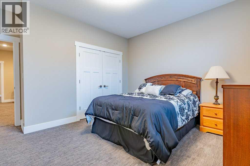 208 Westview Crescent W — photo 35