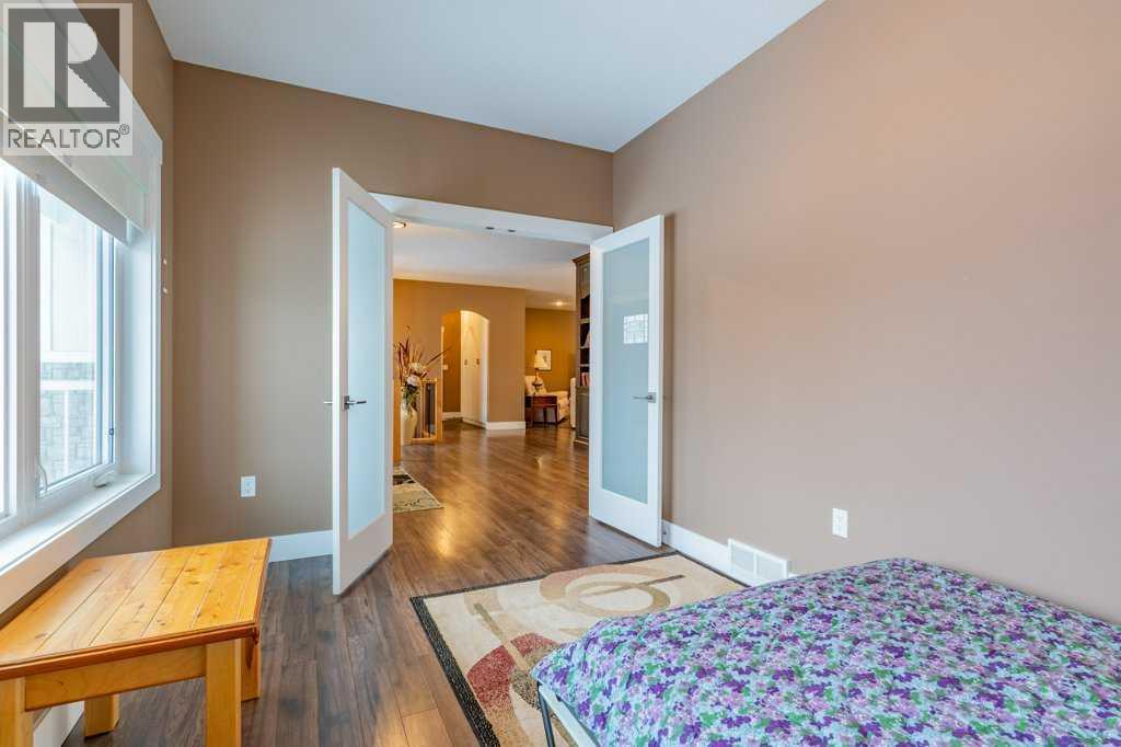 208 Westview Crescent W — photo 25