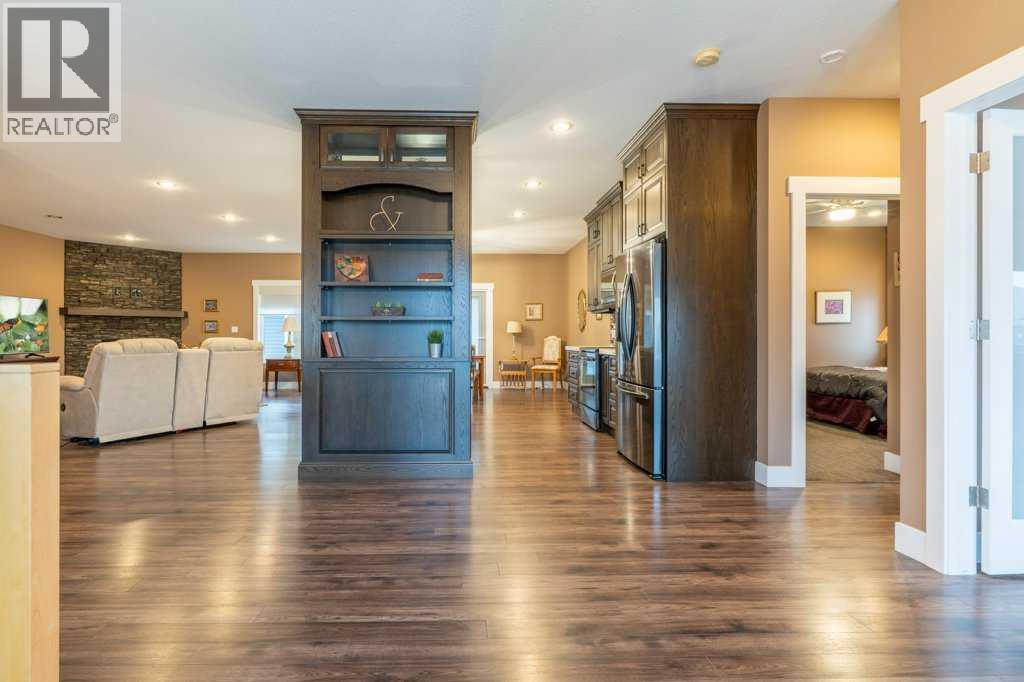 208 Westview Crescent W — photo 6