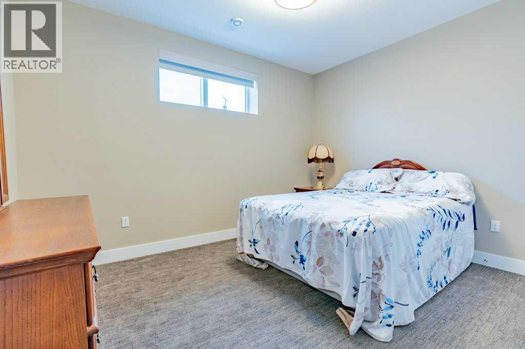 208 Westview Crescent W — photo 37