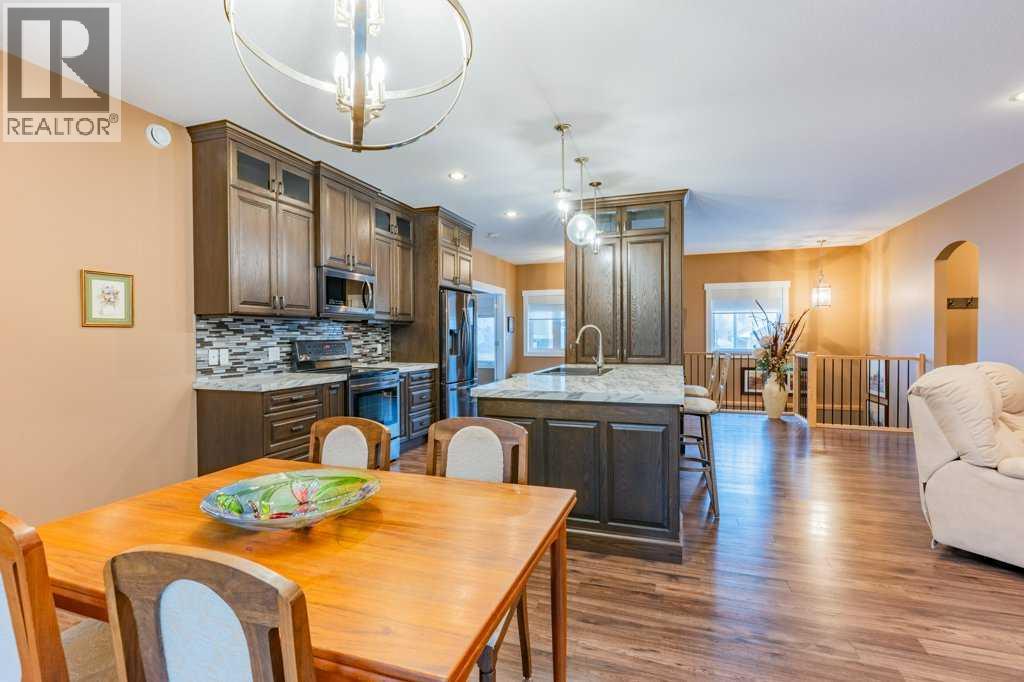 208 Westview Crescent W — photo 12