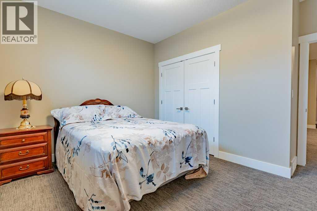 208 Westview Crescent W — photo 38