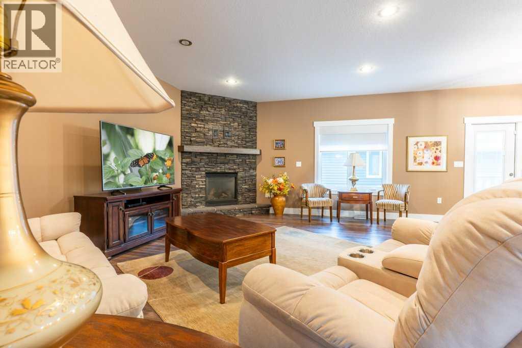 208 Westview Crescent W — photo 16