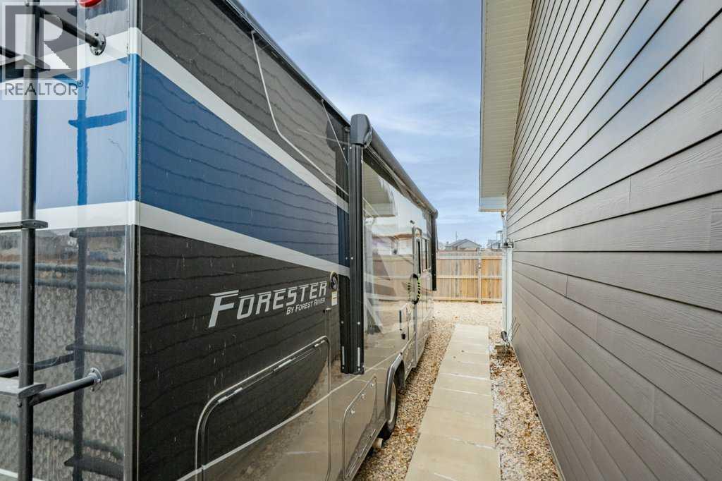 208 Westview Crescent W — photo 43