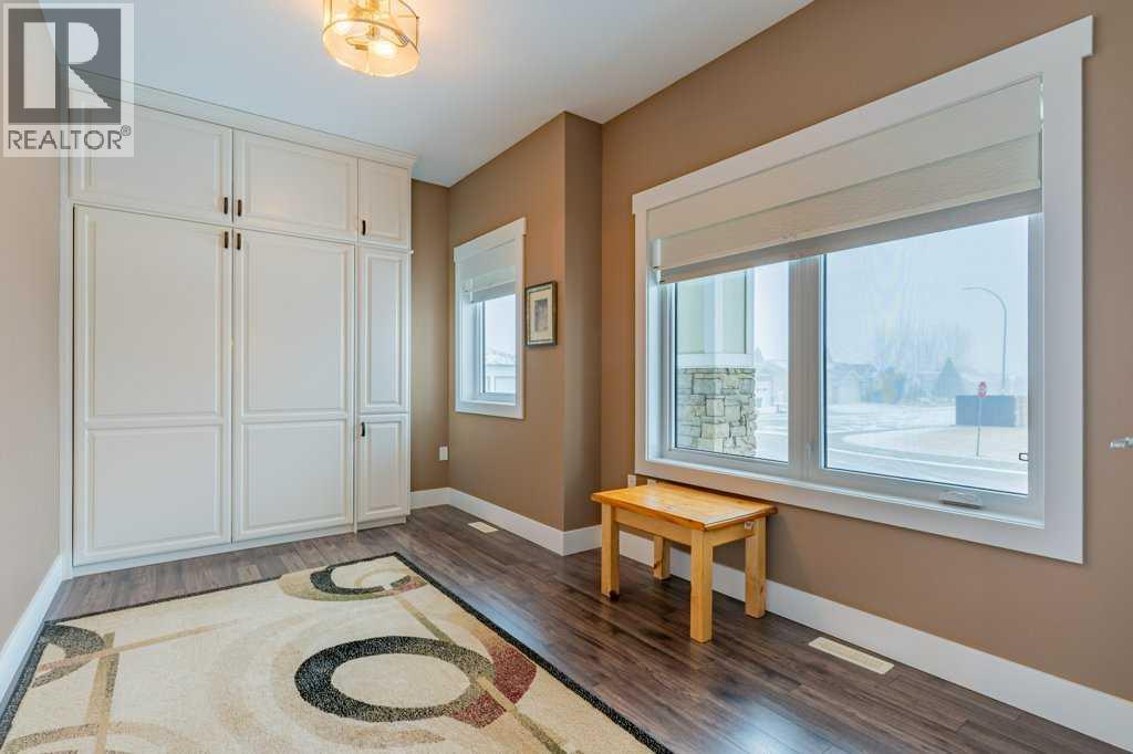 208 Westview Crescent W — photo 23