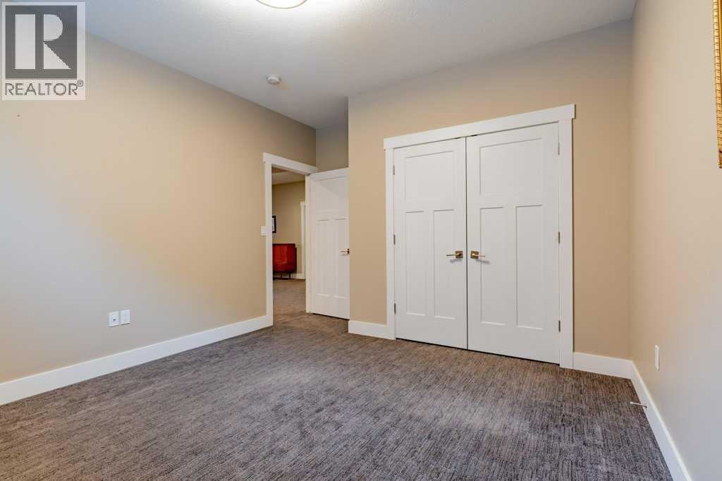 208 Westview Crescent W — photo 33
