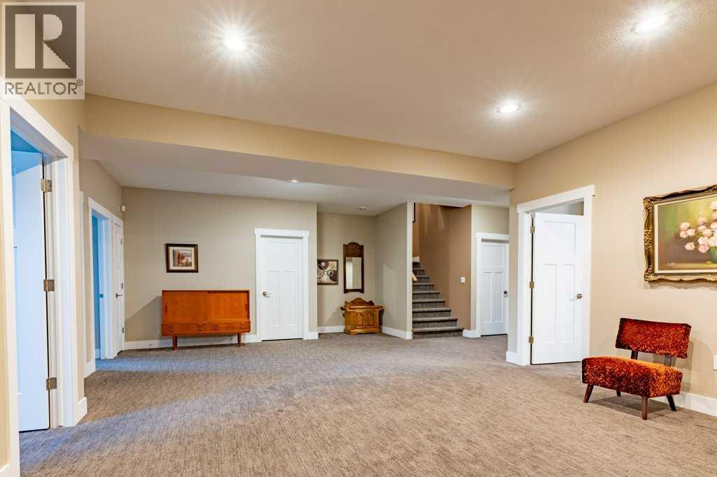 208 Westview Crescent W — photo 31