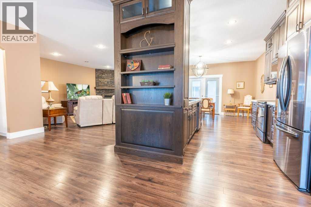 208 Westview Crescent W — photo 8