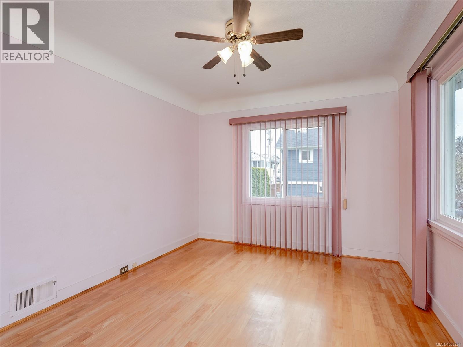  1041 Lyall Street, Esquimalt