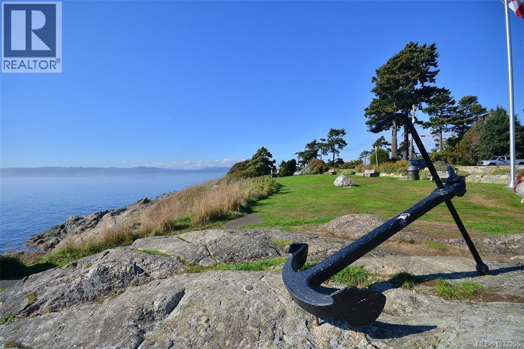  1041 Lyall Street, Esquimalt