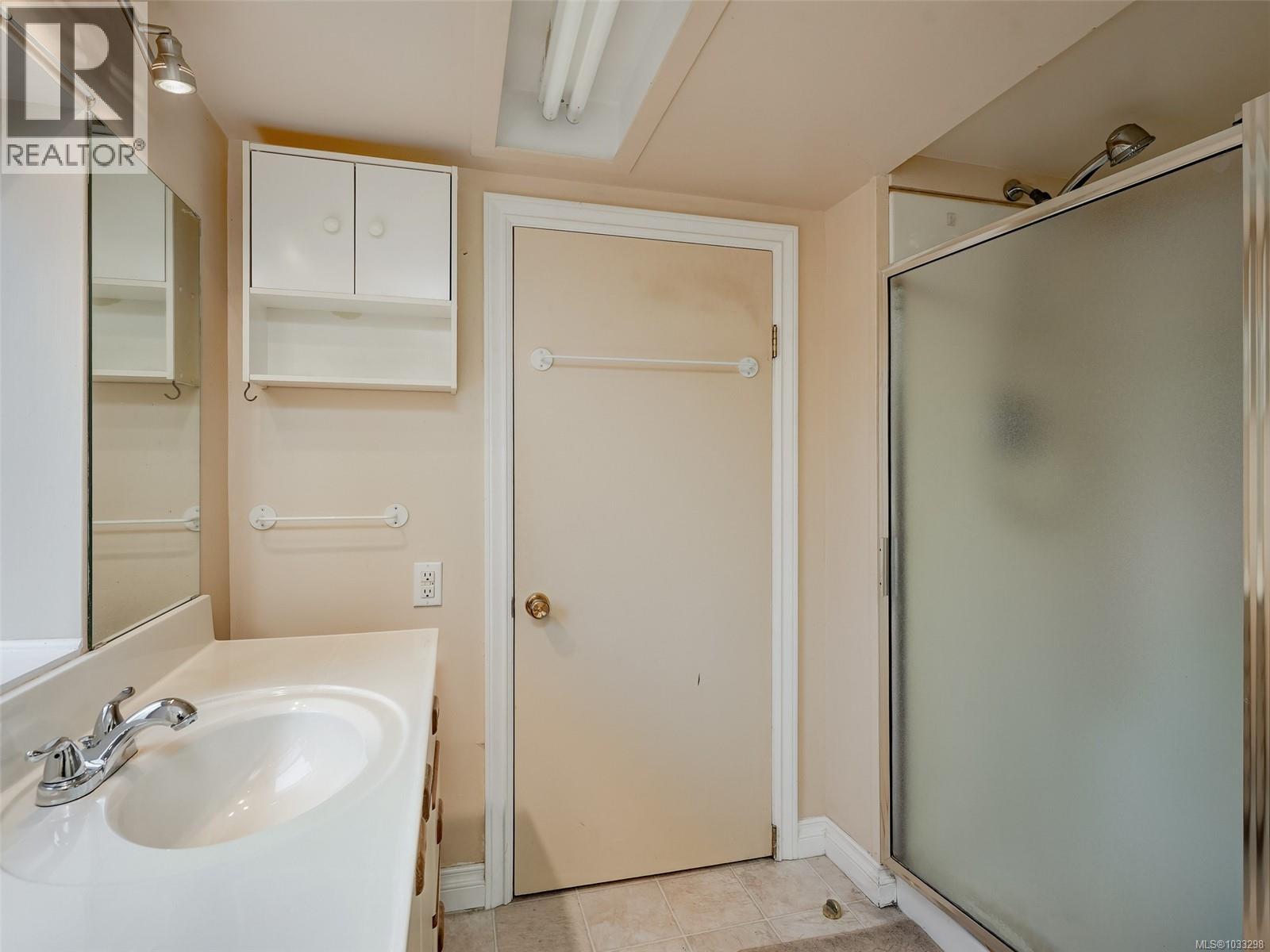  1041 Lyall Street, Esquimalt