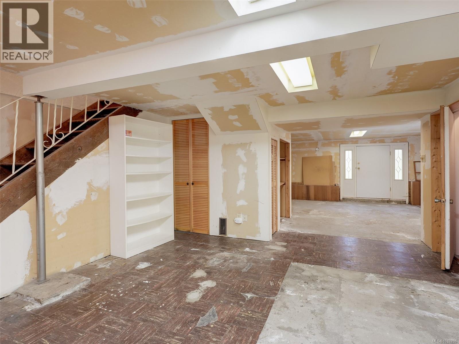  1041 Lyall Street, Esquimalt