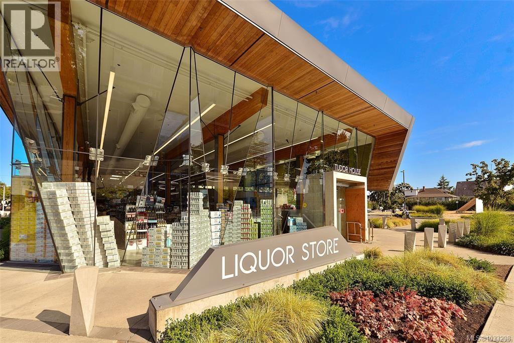  1041 Lyall Street, Esquimalt