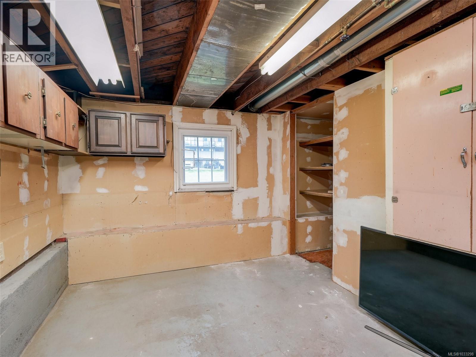  1041 Lyall Street, Esquimalt