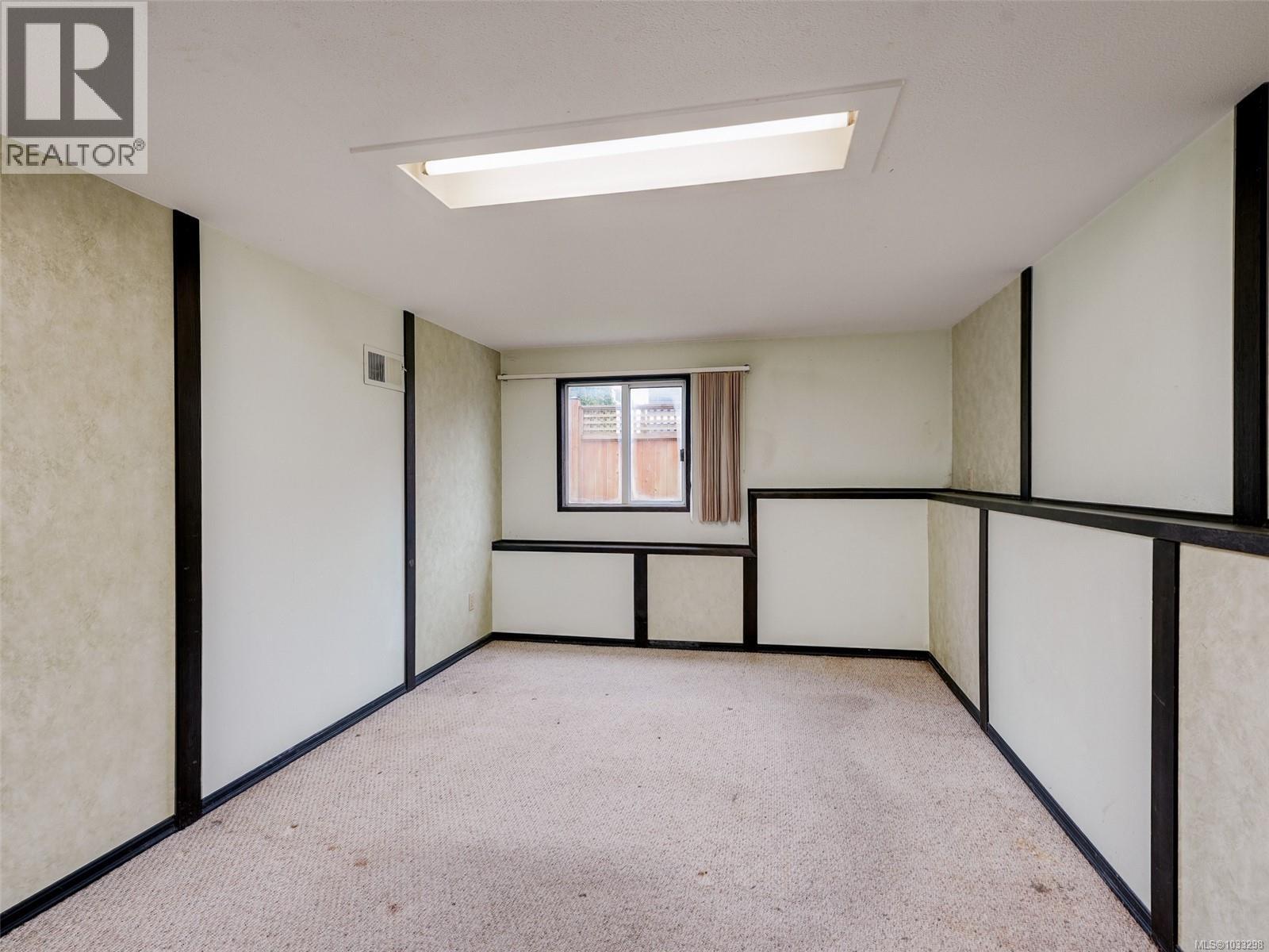  1041 Lyall Street, Esquimalt