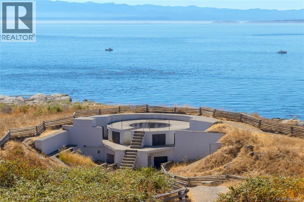  1041 Lyall Street, Esquimalt