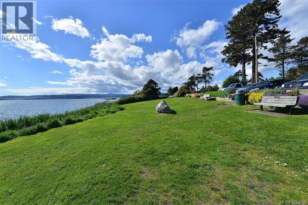  1041 Lyall Street, Esquimalt