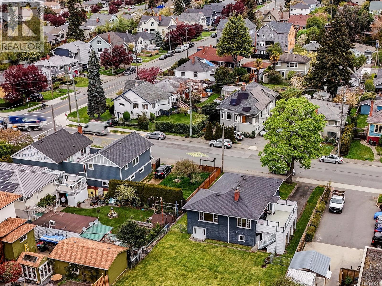  1041 Lyall Street, Esquimalt