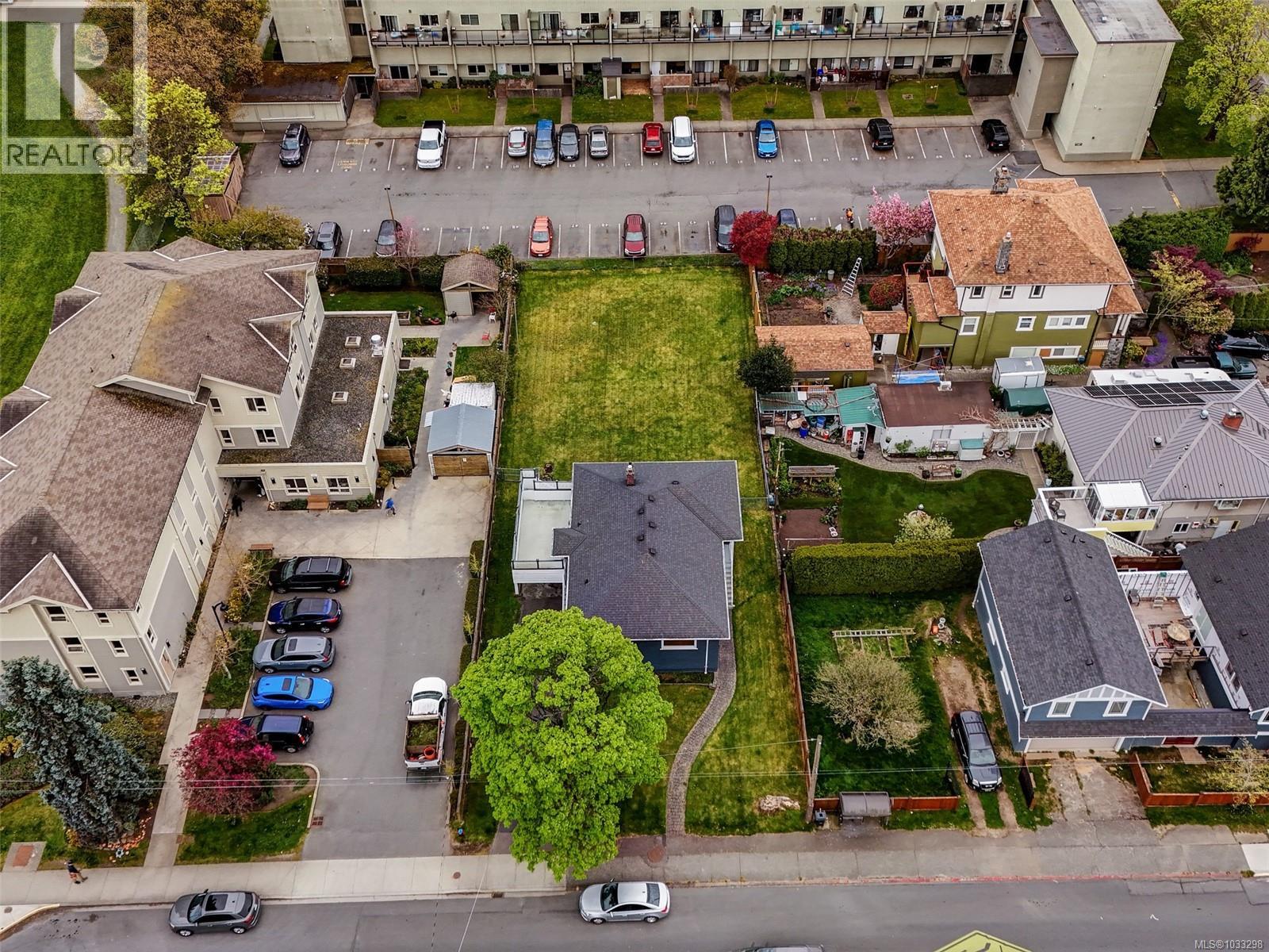  1041 Lyall Street, Esquimalt