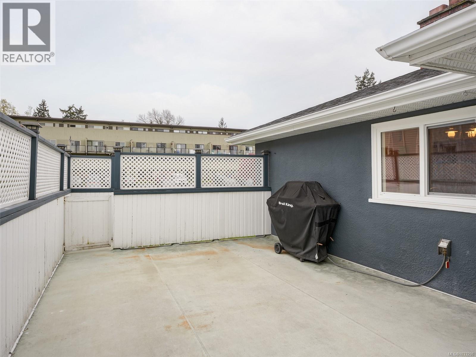  1041 Lyall Street, Esquimalt