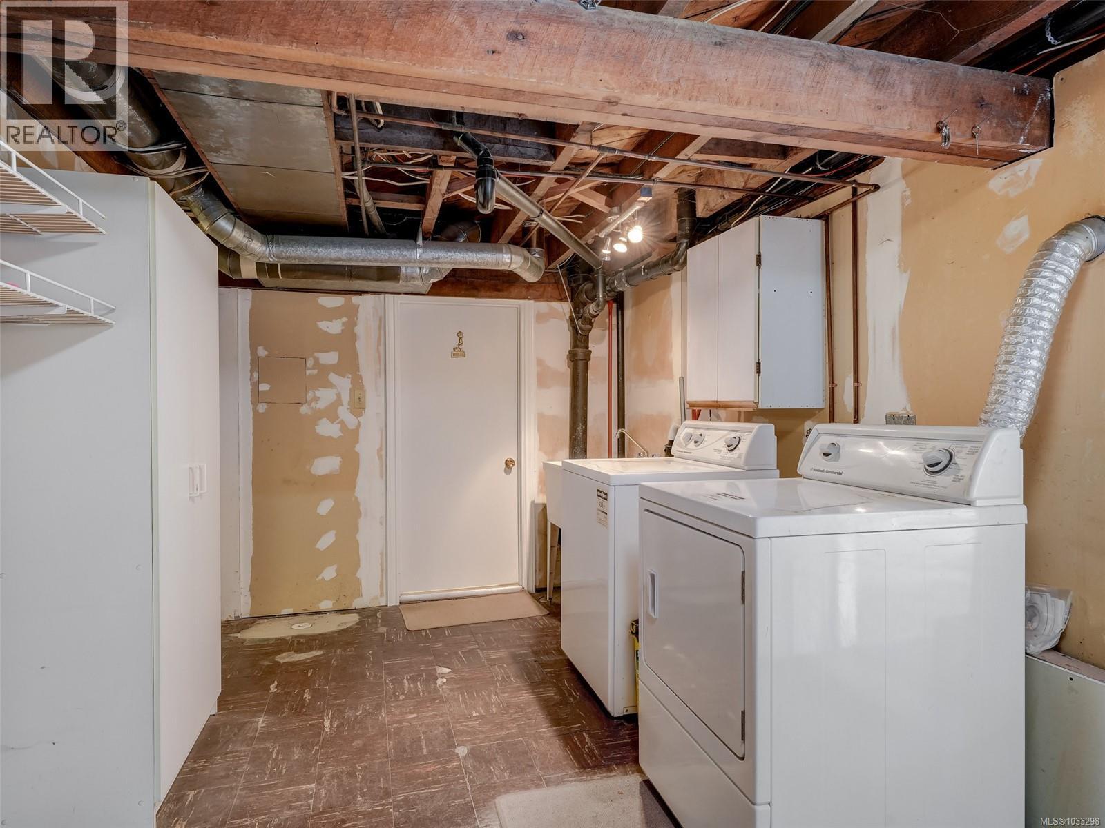  1041 Lyall Street, Esquimalt