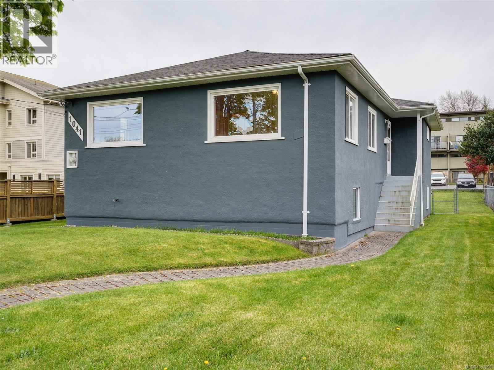  1041 Lyall Street, Esquimalt