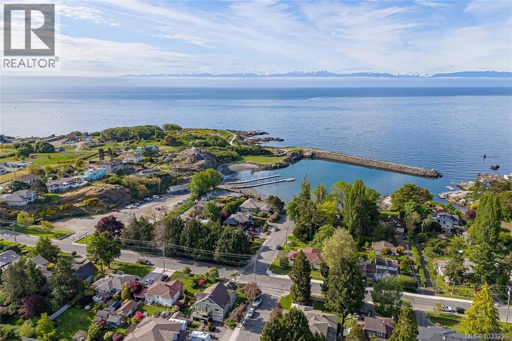  1041 Lyall Street, Esquimalt