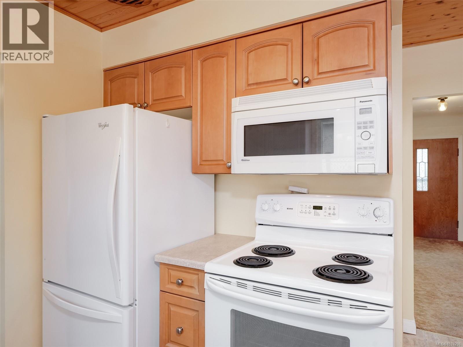  1041 Lyall Street, Esquimalt