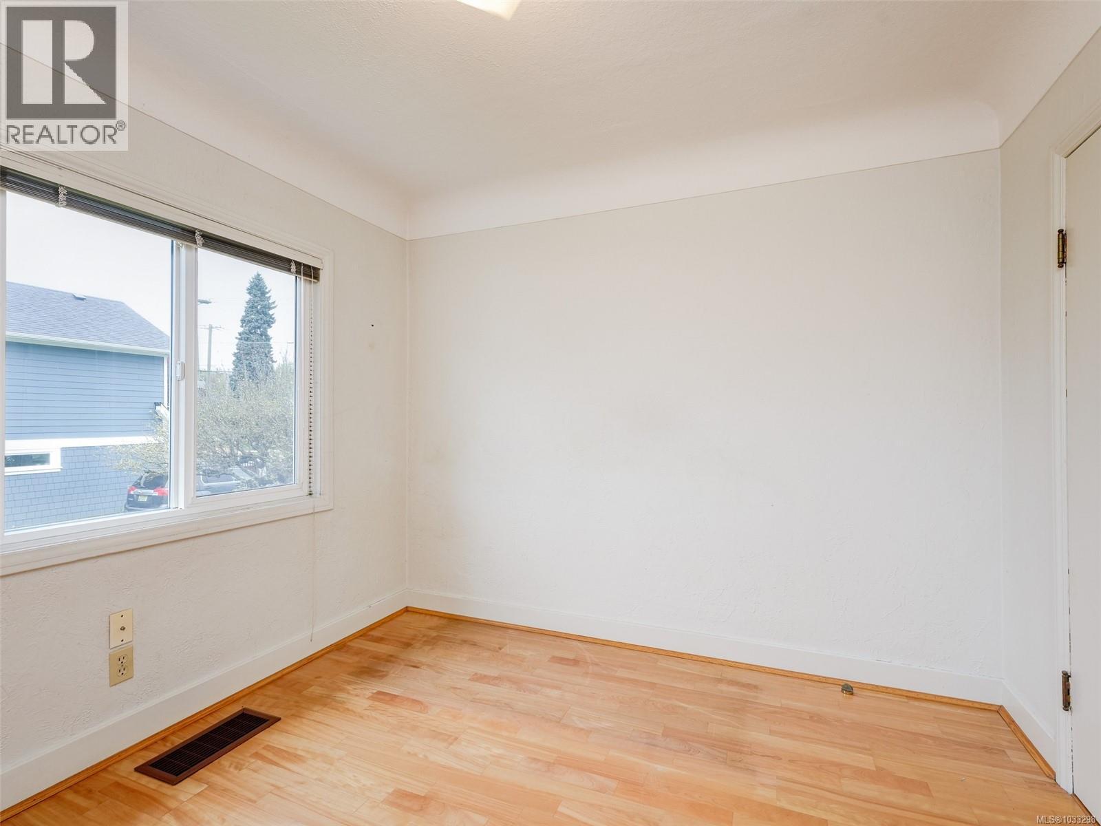  1041 Lyall Street, Esquimalt