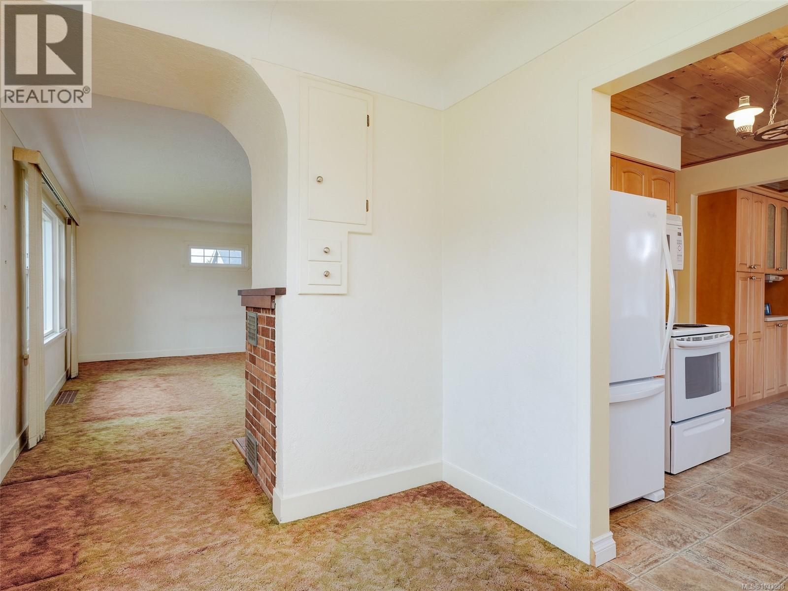  1041 Lyall Street, Esquimalt