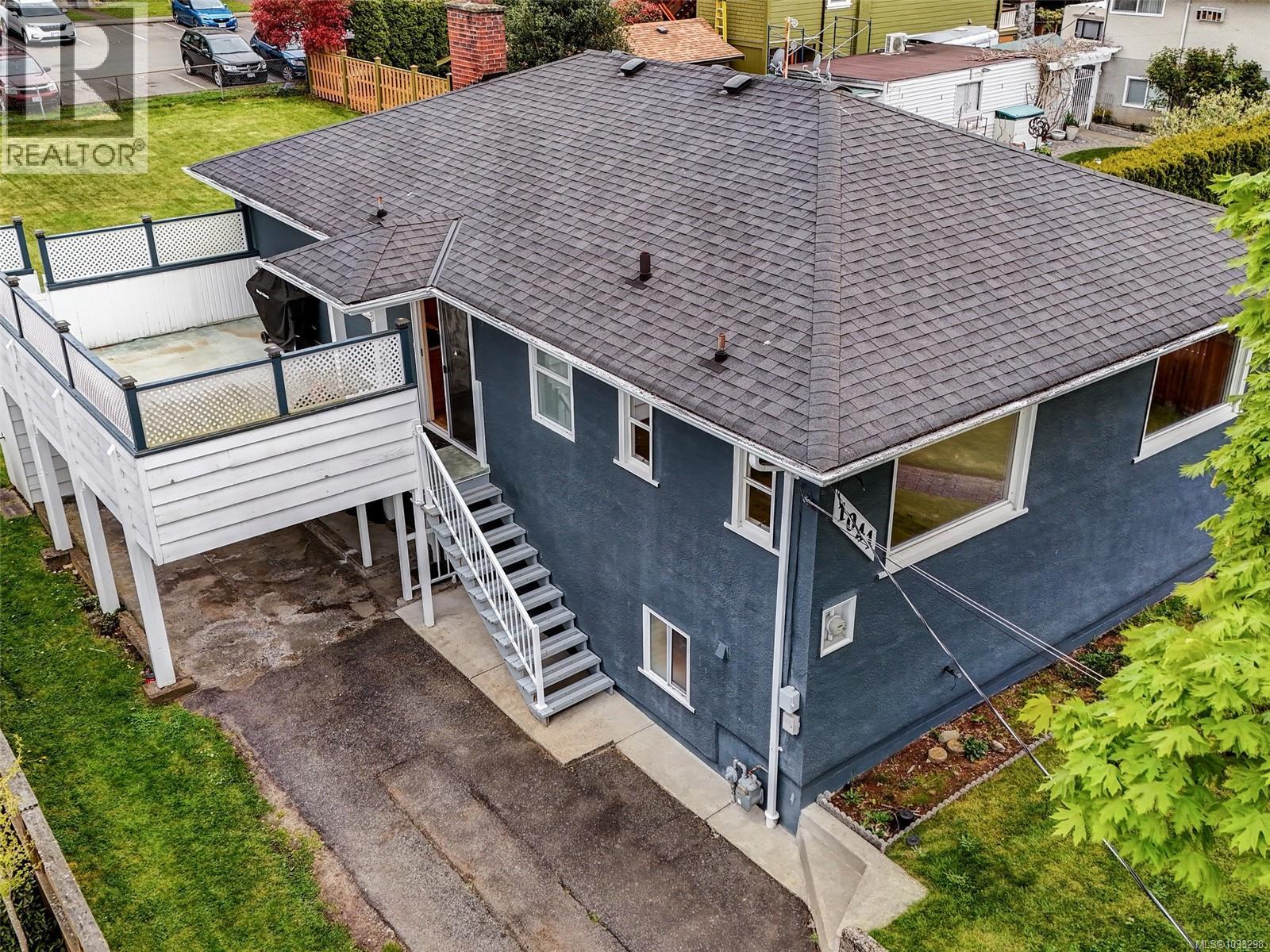  1041 Lyall Street, Esquimalt
