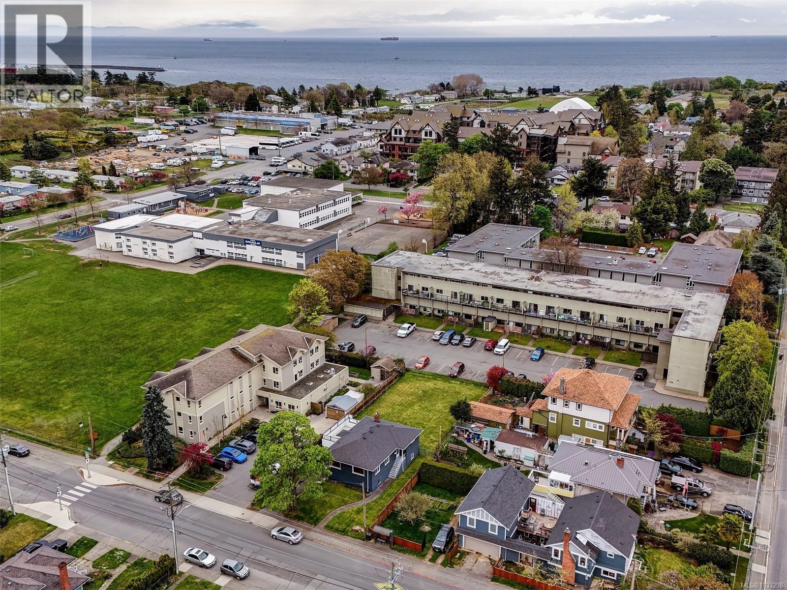  1041 Lyall Street, Esquimalt