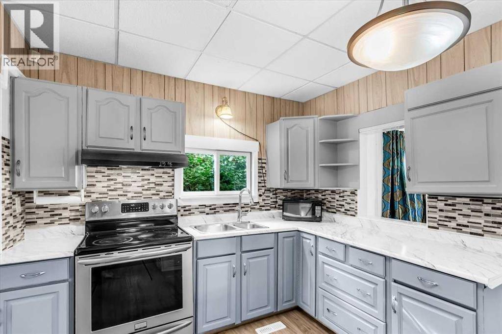 113 2nd Avenue East - Photo 6