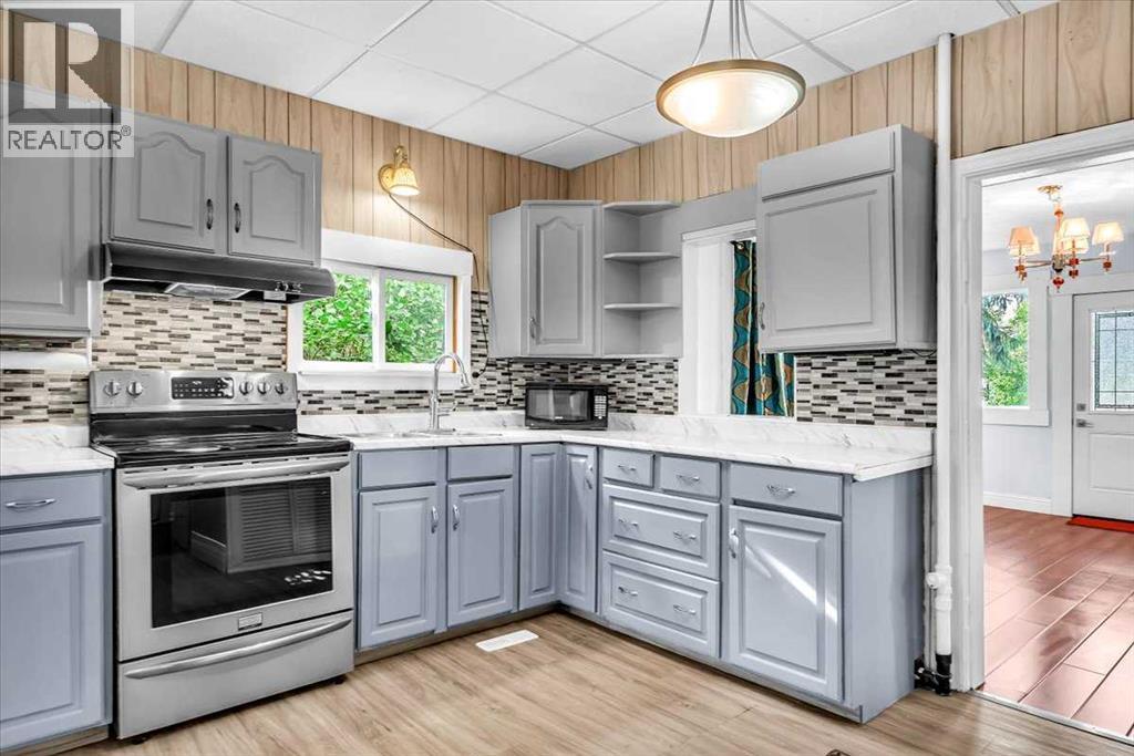 113 2nd Avenue East - Photo 5
