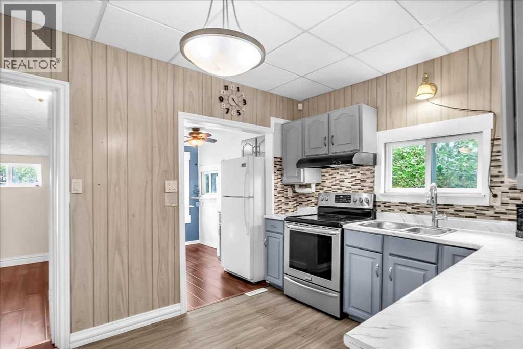 113 2nd Avenue East - Photo 9