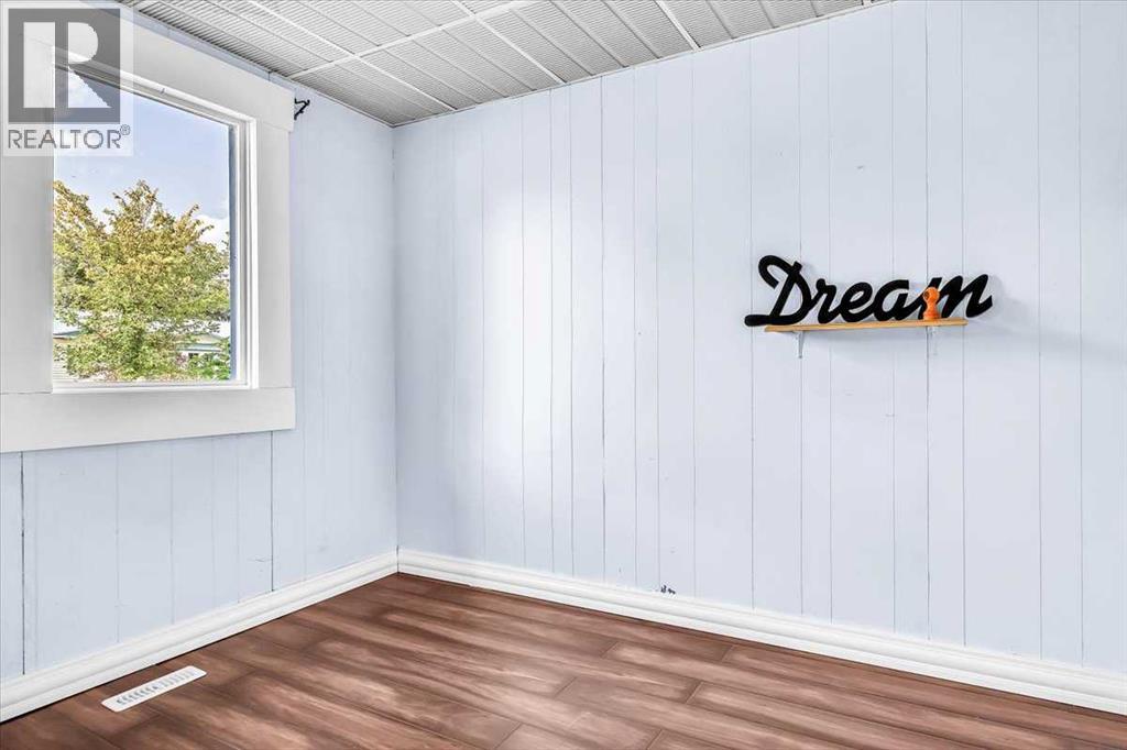 113 2nd Avenue East - Photo 17