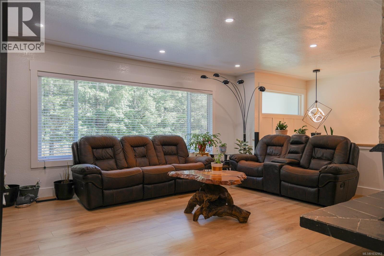 4658 Victoria Dr N - 10