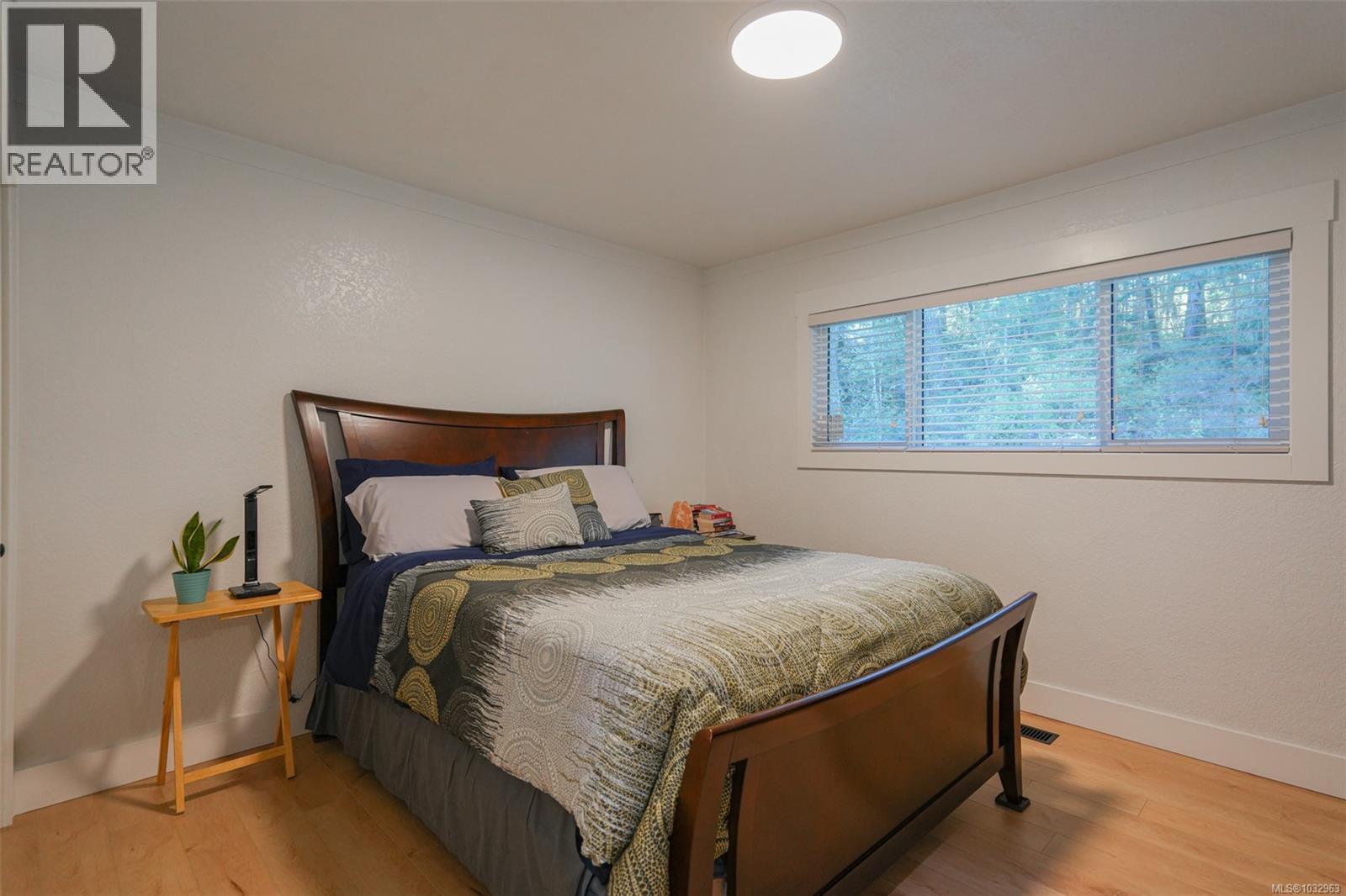 4658 Victoria Dr N - 11