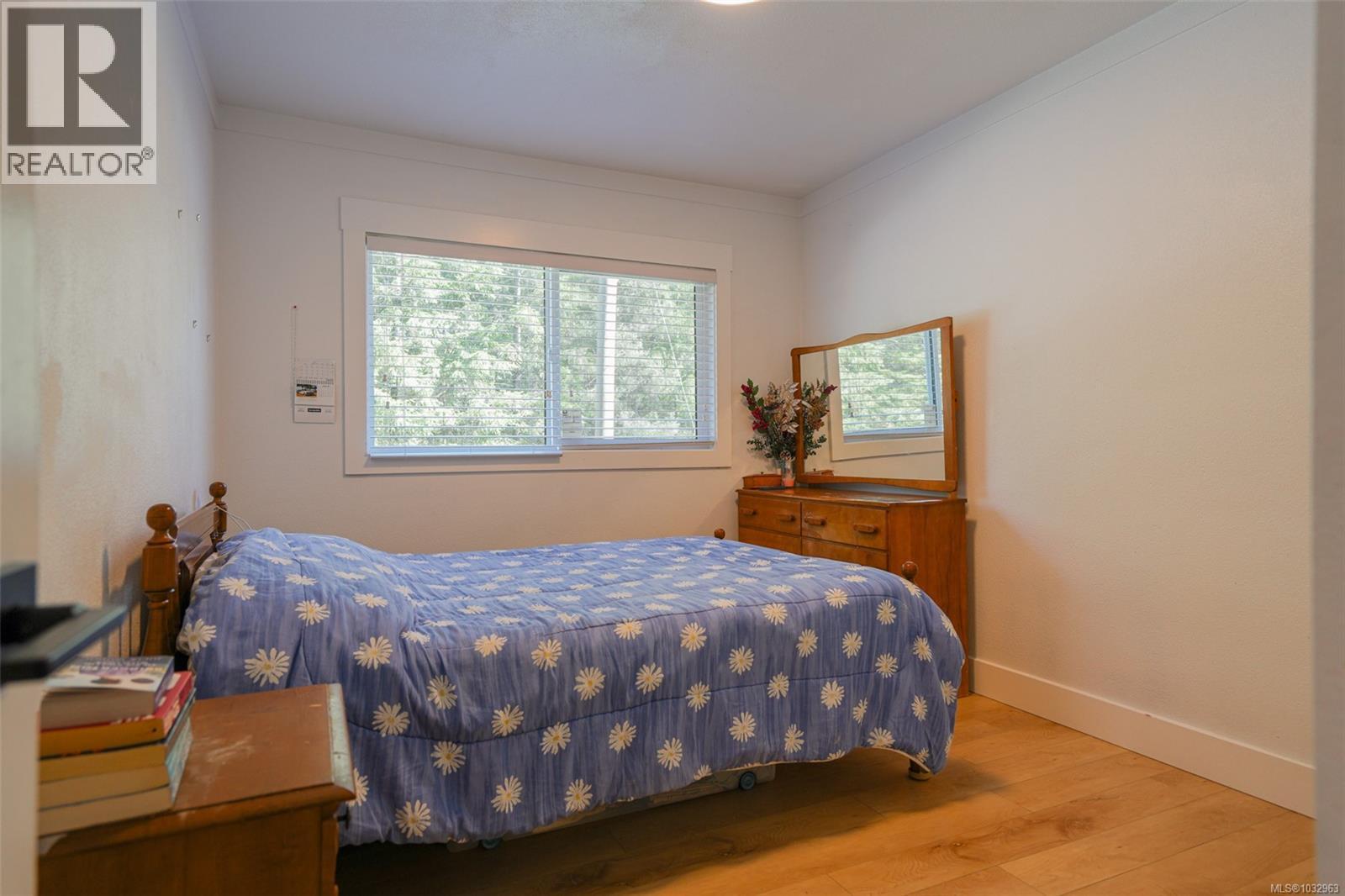 4658 Victoria Dr N - 13