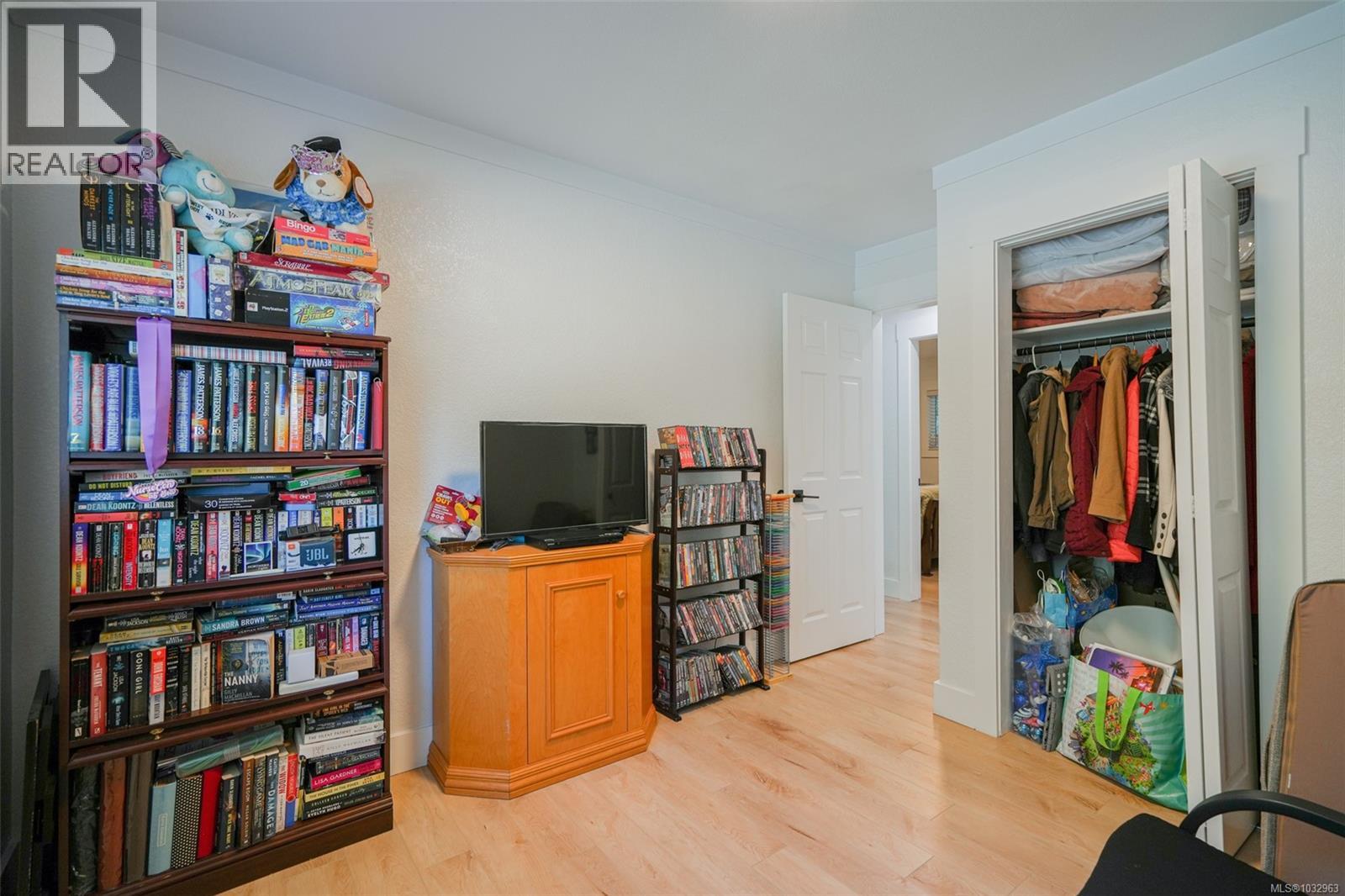 4658 Victoria Dr N - 14