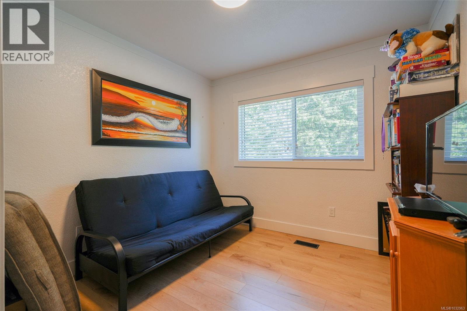 4658 Victoria Dr N - 15