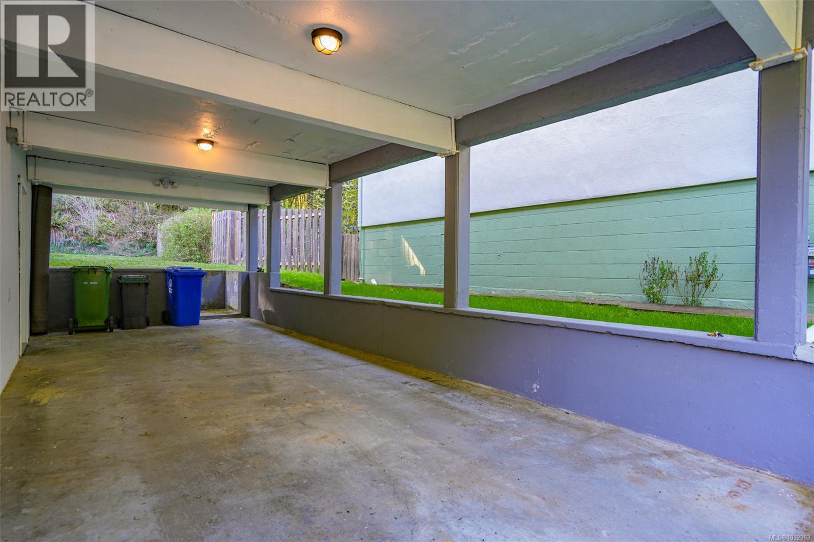 4658 Victoria Dr N - 18