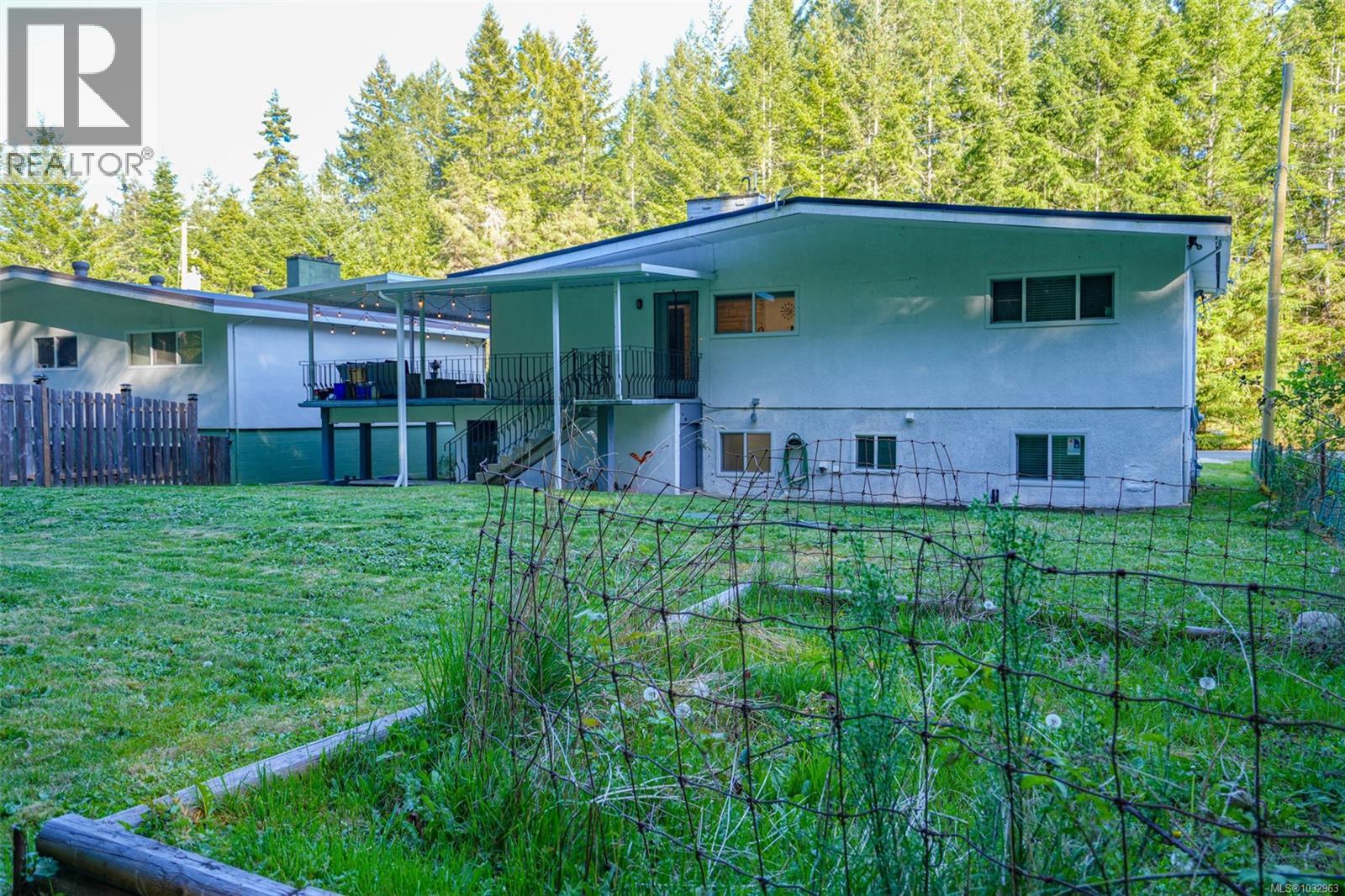 4658 Victoria Dr N - 2