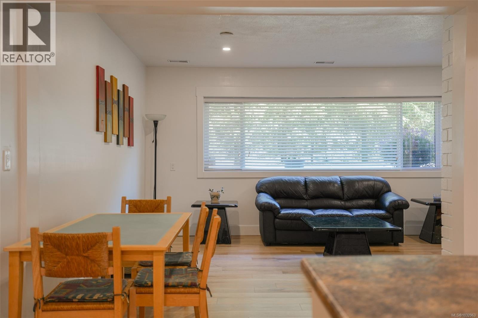 4658 Victoria Dr N - 24