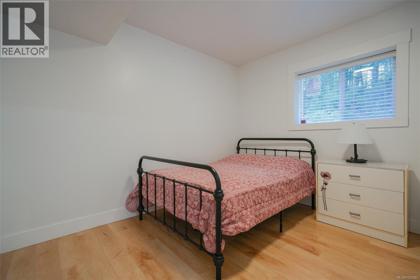 4658 Victoria Dr N - 27