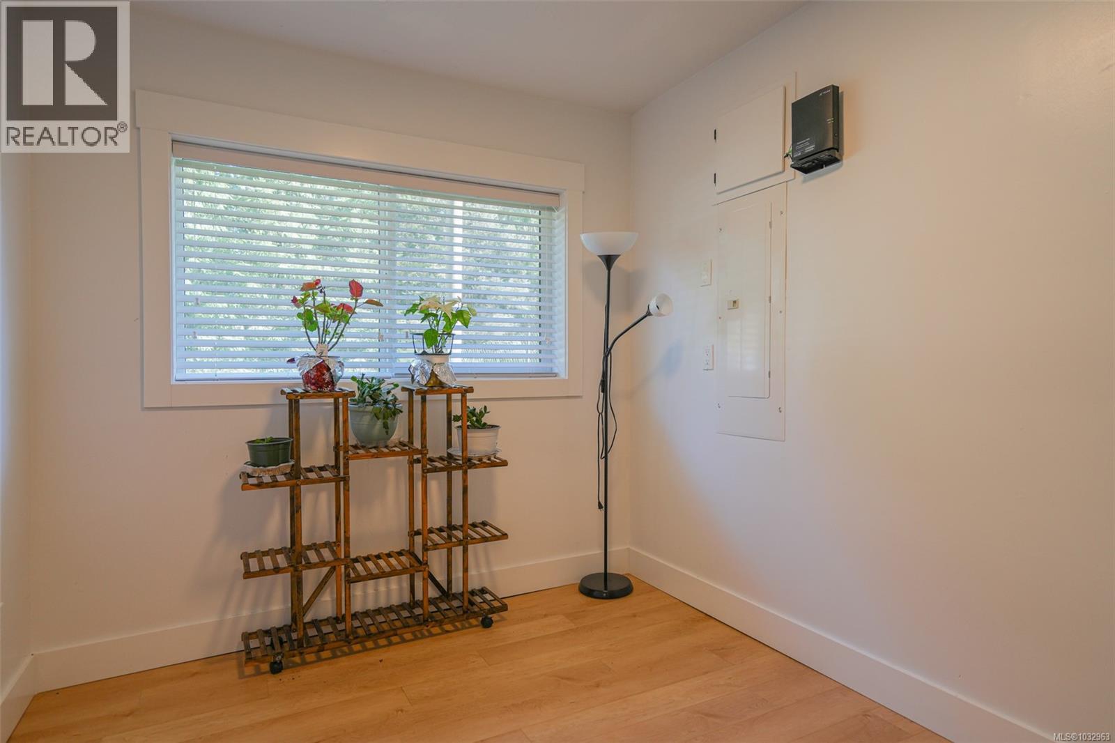 4658 Victoria Dr N - 28